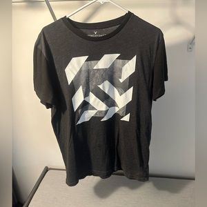 American Eagle Large Black & Grey Graphic Tee.